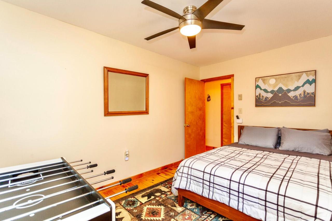 Sleepy Hollow 5Br Cabin - National Park 7 Min, Hot Tub, Fire Pit, Sleeps 12 Luray Luaran gambar